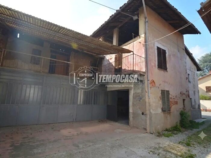 Casa quadrilocale in vendita in Via Papa Giovanni XXIII, San Benigno Canavese