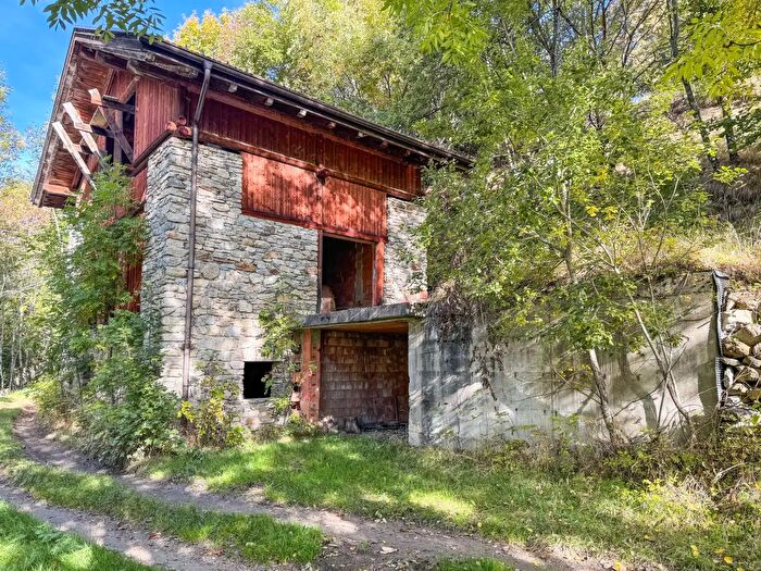 Casa con 8 locali in vendita in Fraz Ingenga, Rabbi
