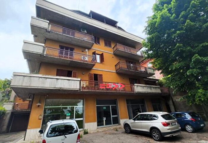 Appartamento trilocale in vendita in Via della Zaffera, Deruta