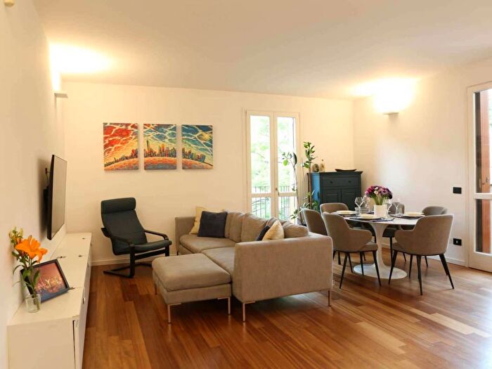 Appartamento trilocale in affitto in Via Magolfa, Navigli Darsena, Milano