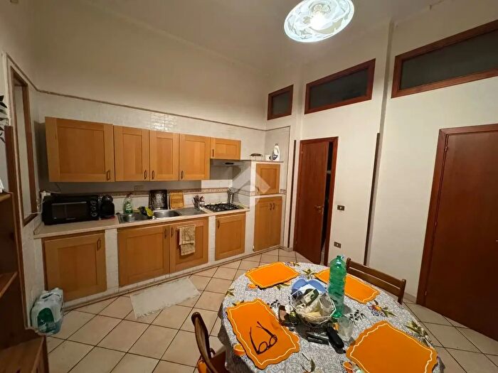 Appartamento con 5 locali in affitto in Salita Trinità degli Spagnoli, Napoli