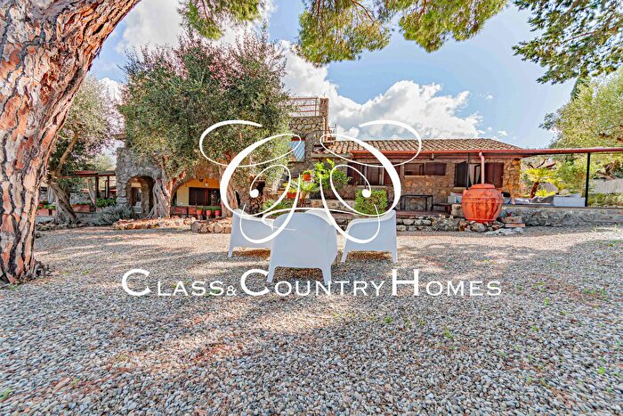 Casa con 10 locali in vendita in Strada Vicinale della Fattoria, Orbetello