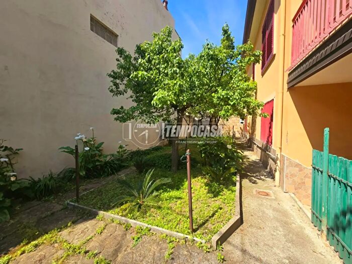 Casa con 6 locali in vendita in Sperone