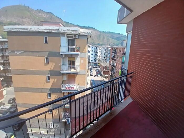 Appartamento trilocale in vendita in Seconda Traversa Privata Epomeo, Napoli