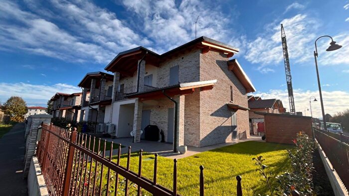 Casa quadrilocale in vendita in Strada Val Parma, Parma