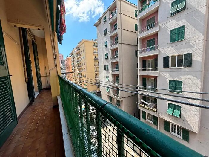 Appartamento quadrilocale in vendita in Via Tortosa, Genova