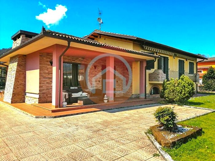 Casa con 10 locali in vendita in Via Leandro Puccetti C, Gallicano