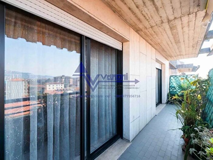 Appartamento con 5 locali in vendita in Via Ezio Zambianchi, Bergamo