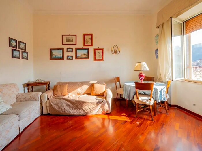 Appartamento quadrilocale in vendita in Viale di Augusto, Napoli