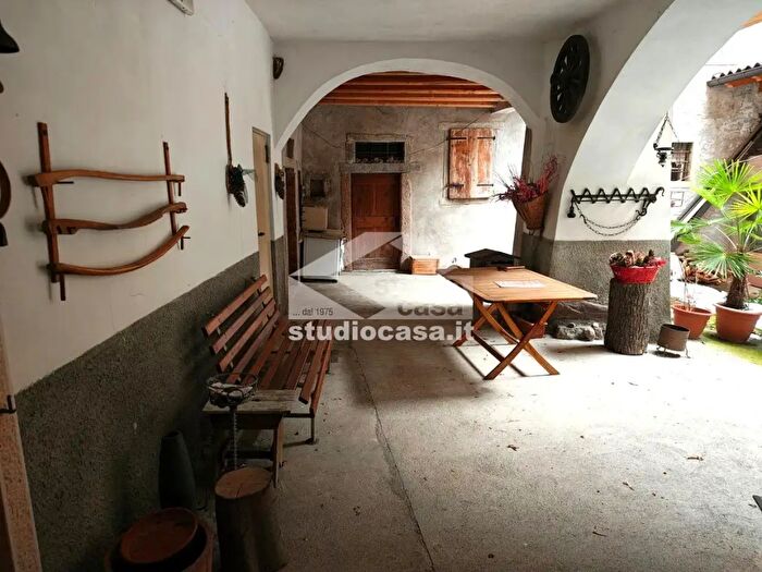 Casa con 8 locali in vendita in Via Novembre, Brentonico