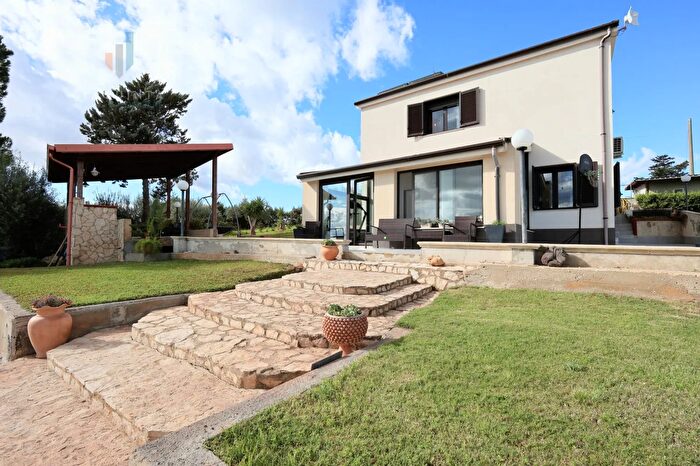 Casa con 5 locali in vendita in Cda San Nicolo Le Canne Snc, Caltagirone