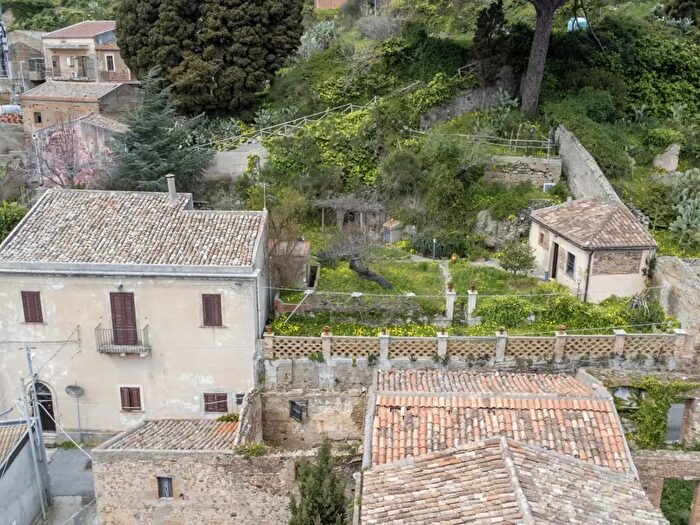 Appartamento con 5 locali in vendita in Strada Provinciale di Castanea delle Furie, Messina