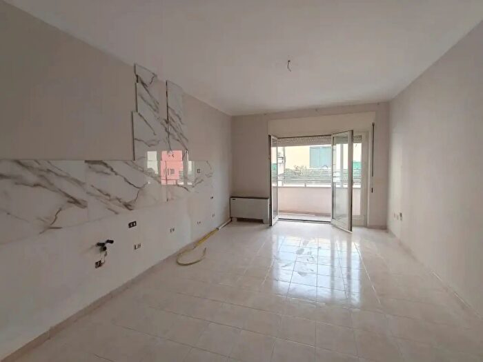 Appartamento con 6 locali in vendita in Via Benedetto Briosco, Olbia