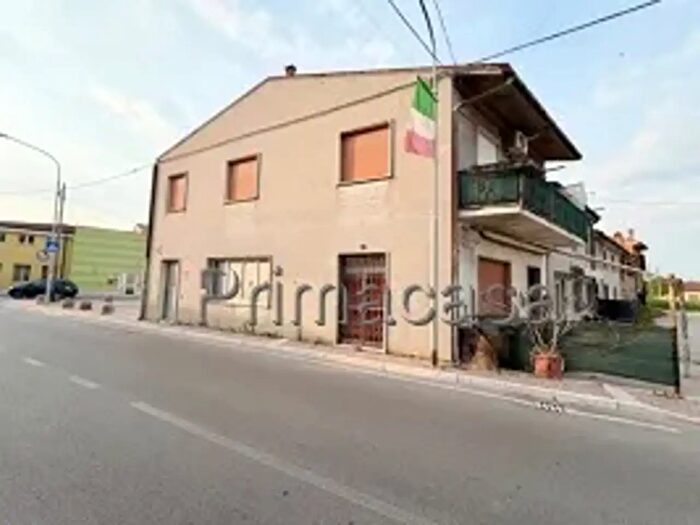 Appartamento quadrilocale in vendita in Via Caselle, Nogara