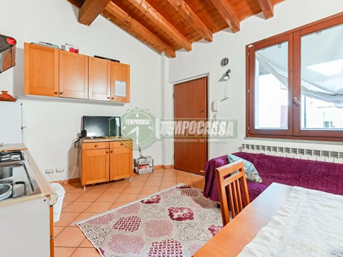 Appartamento bilocale in vendita in Via Galliano, Verdellino