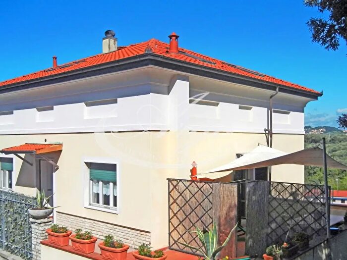 Appartamento con 6 locali in affitto in Lerici