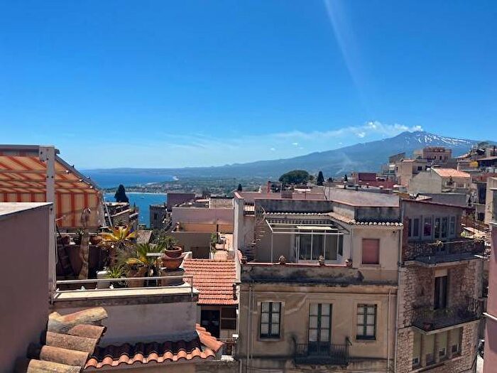 Appartamento bilocale in affitto in Via Giovanni di Giovanni, Centro, Taormina