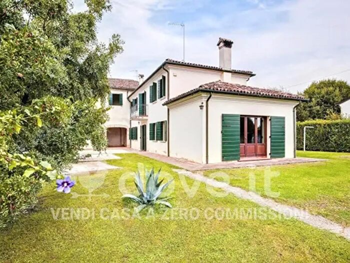 Casa con 6 locali in vendita in Via Codette, Villorba