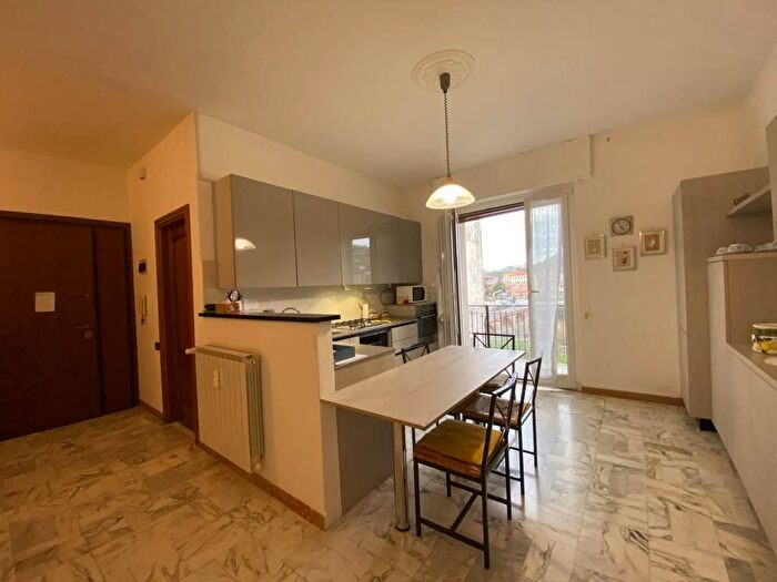 Appartamento trilocale in affitto in Via Ponte Maddalena, Stadio, Chiavari