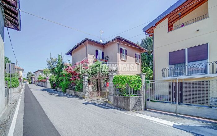 Casa con 6 locali in vendita in Via Piave, Sesto Calende