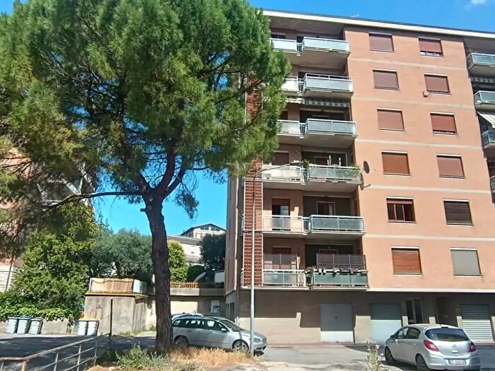 Appartamento con 6 locali in vendita in Perugia