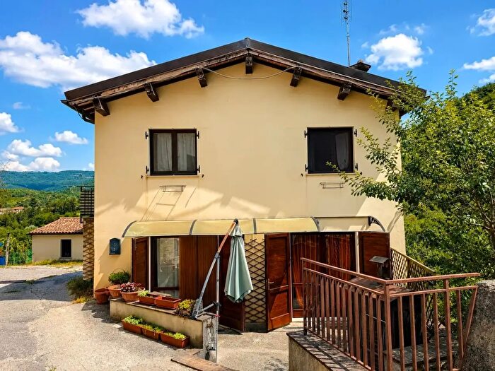 Casa con 5 locali in vendita in SellanoCasaino, Sellano