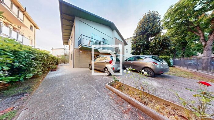 Casa con 11 locali in vendita in Cesenatico