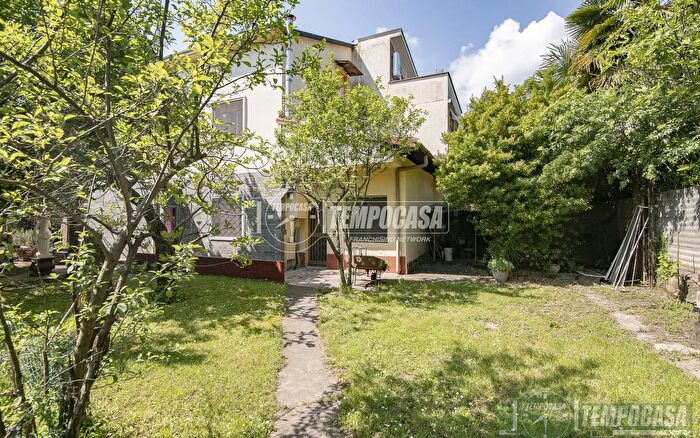 Appartamento quadrilocale in vendita in Vicolo Rosmini, Senago