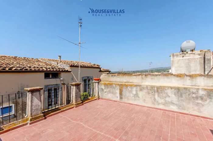 Casa con 5 locali in vendita in Via Antonio Sofia, Noto