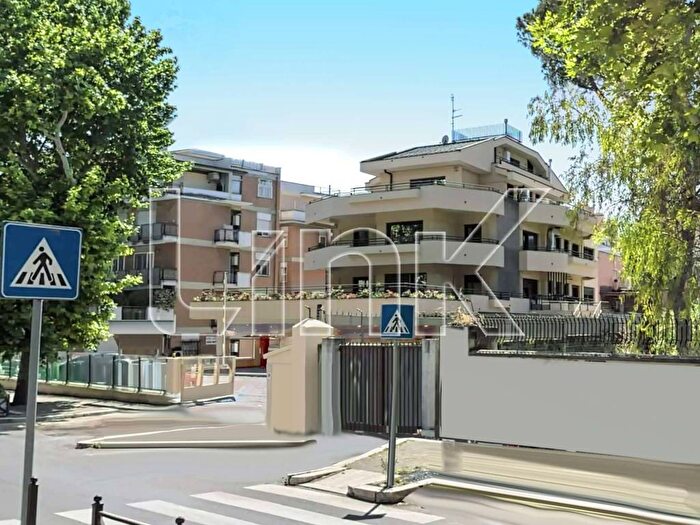 Casa con 6 locali in affitto in via del Trullo, Trullo Colle del Sole, Roma