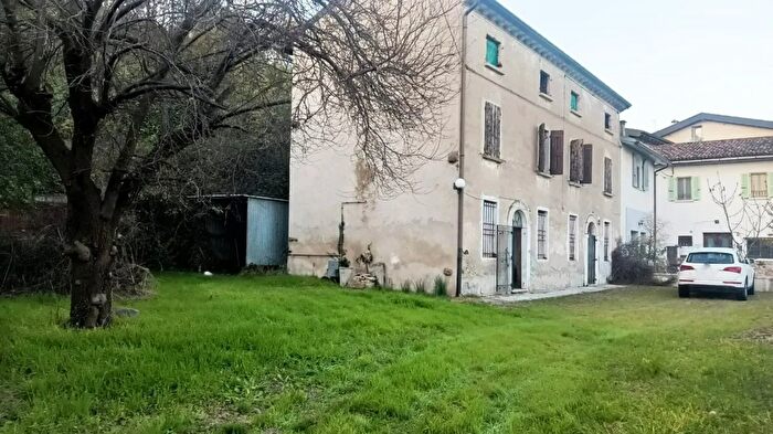 Casa quadrilocale in vendita in Via XXIV Giugno, Solferino