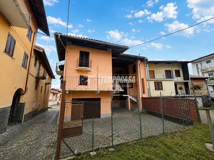 Casa con 5 locali in vendita in Via Umberto I, Val di Chy