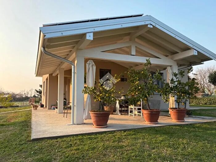 Casa quadrilocale in vendita in Via Bornico, Erbusco