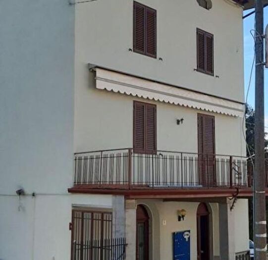 Casa con 6 locali in vendita in Bagni Di Lucca