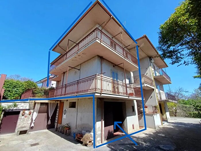 Casa con 6 locali in vendita in Via Giacomo Matteotti, Caprarola