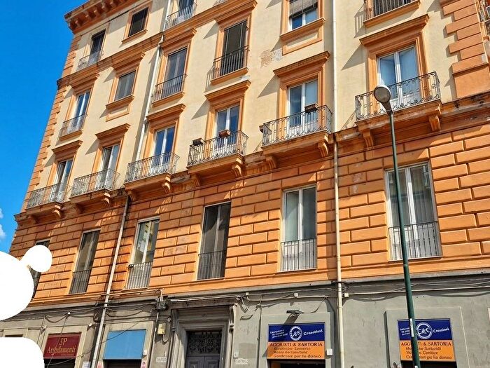 Appartamento trilocale in affitto in Via Pier delle Vigne, San Carlo AllArena, Napoli