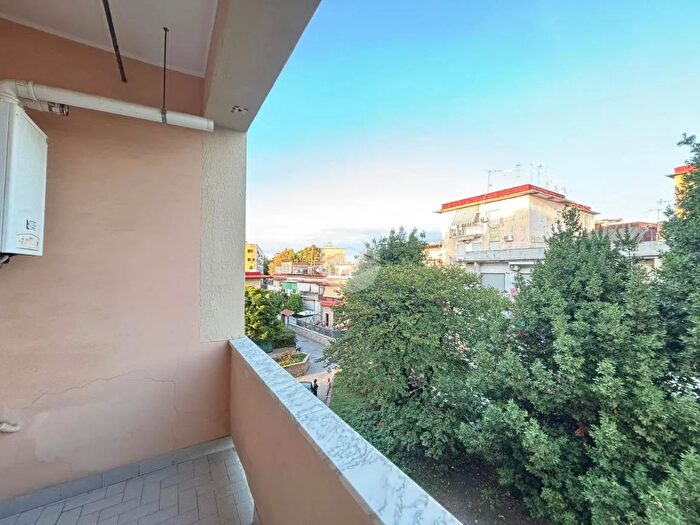 Appartamento trilocale in vendita in Calata Capodichino, Napoli