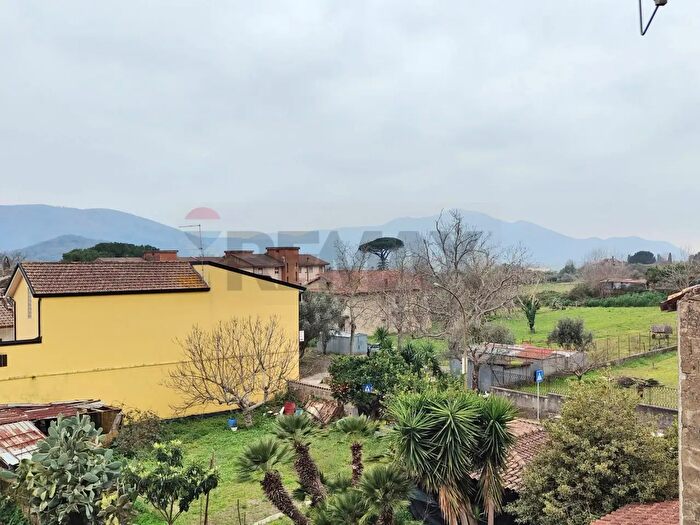 Casa quadrilocale in vendita in Via Vittorio Veneto, Piana Di Monte Verna