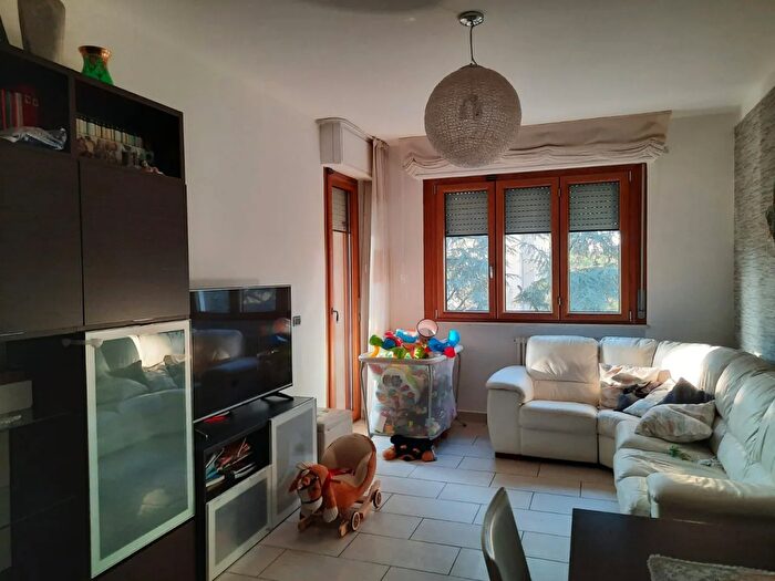 Appartamento trilocale in affitto in Via Parigi, Parma