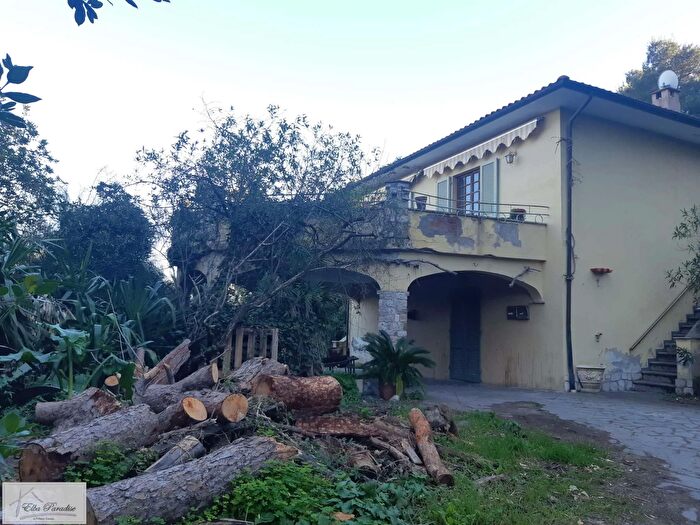 Casa con 19 locali in vendita in Via Colle Reciso, Portoferraio