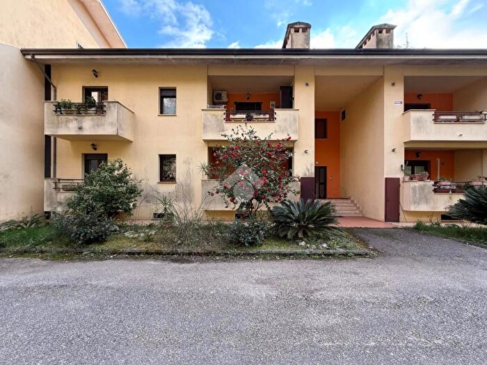 Appartamento quadrilocale in vendita in Via Luigi Iannarelli, Bassiano