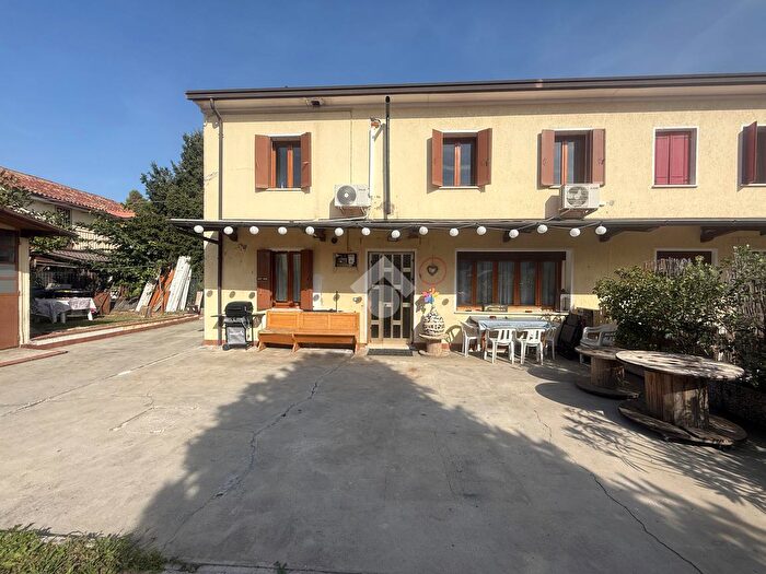 Casa trilocale in vendita in Galliera Veneta