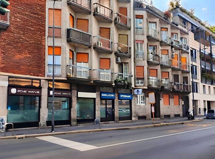 Appartamento trilocale in affitto in Via Costanza, Washington, Milano