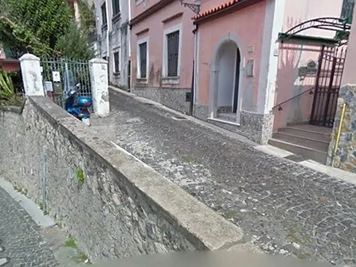 Appartamento trilocale in affitto in Via Cesare Battisti, Salerno