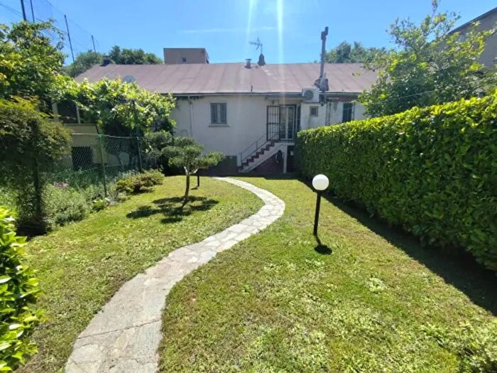 Appartamento quadrilocale in vendita in Via Branega, Genova