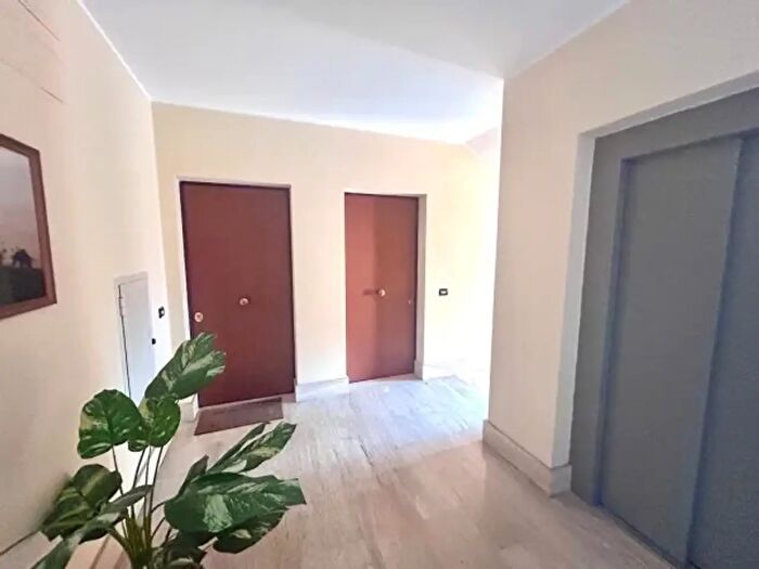 Appartamento trilocale in vendita in Via della Martinica, Roma