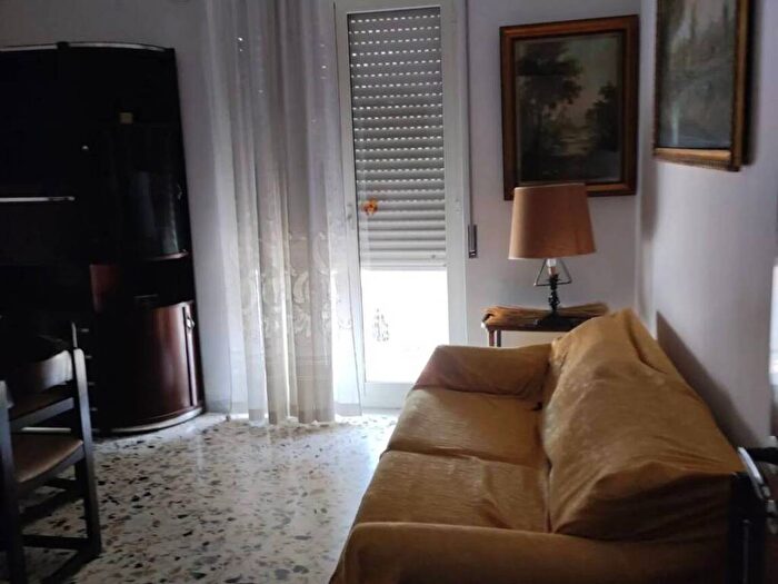 Appartamento trilocale in affitto in Via Vigna, Pozzuoli Alta, Pozzuoli