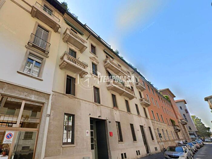 Appartamento trilocale in affitto in Via Mauro Macchi, Pasteur, Milano