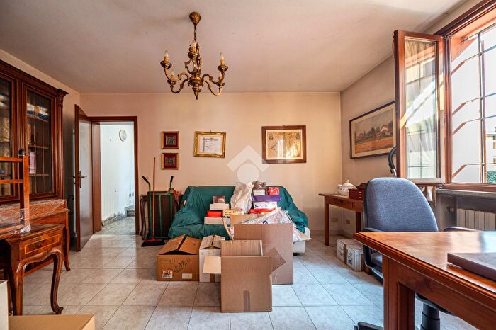 Casa con 12 locali in vendita in Via Martiri della Bettola, Reggio Emilia