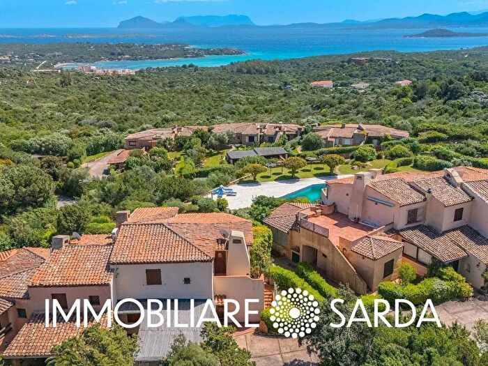 Casa con 8 locali in vendita in Arzachena